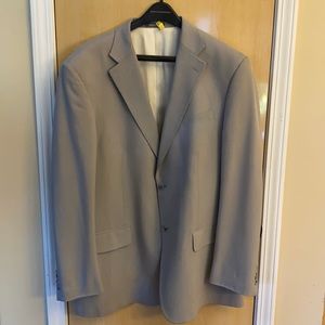Men’s light gray sport coat. In excellent like new condition.
